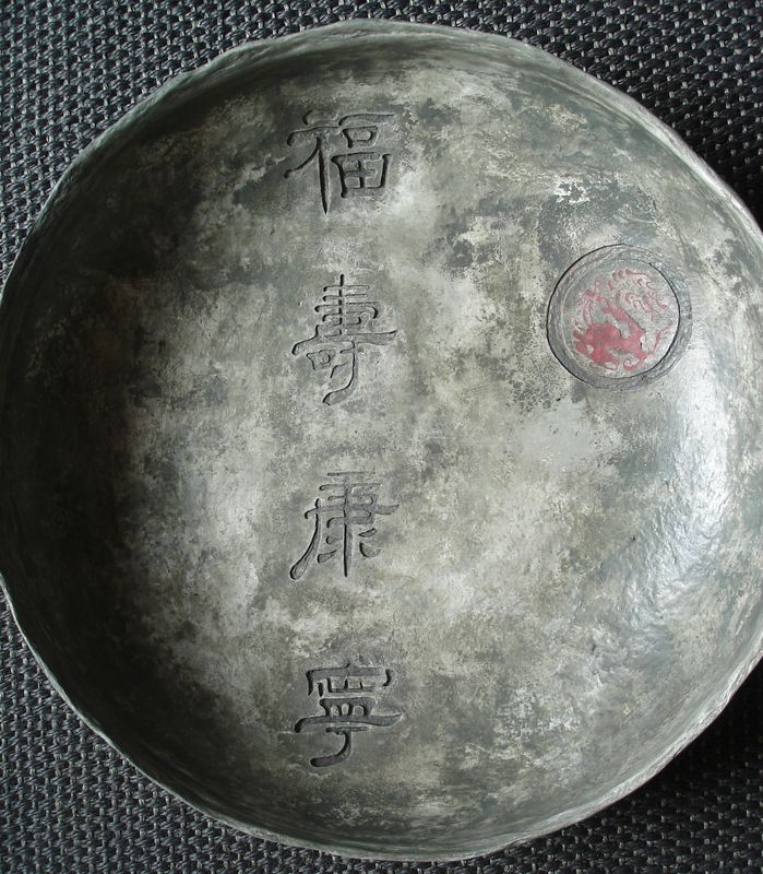 the_same but different_Schale aus Papier